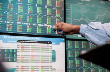 Bagi para investor pemula, memahami istilah-istilah dalam dunia saham merupakan hal yang penting. Salah satu istilah yang sering didengar adalah LQ45.