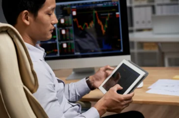 Cara memilih broker saham yang tepat untuk pemula.