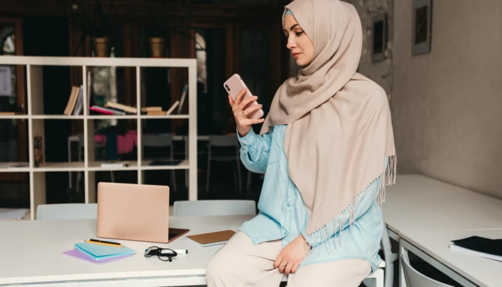 Bagi banyak investor Muslim, keputusan berinvestasi tidak hanya bergantung pada potensi keuntungan, tetapi juga kepatuhan instrumen tersebut pada prinsip syariah.