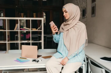 Bagi banyak investor Muslim, keputusan berinvestasi tidak hanya bergantung pada potensi keuntungan, tetapi juga kepatuhan instrumen tersebut pada prinsip syariah.