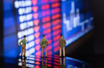 Pasar modal memiliki peran yang sangat vital dalam perekonomian modern. Melalui pasar modal, perusahaan dapat memperoleh pendanaan jangka panjang, sementara masyarakat dapat mengembangkan aset melalui kegiatan investasi.