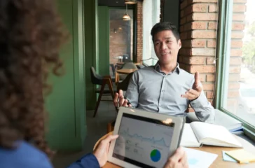Saham menjadi instrumen investasi yang semakin populer. Ini cara investasi saham yang aman