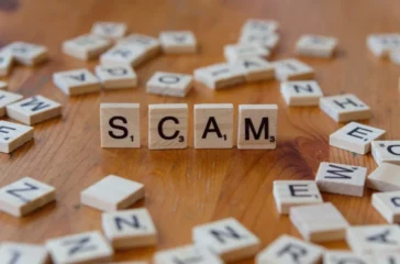 Ilustrasi gambar scam karena banyak warga negara Indonesia yang terjebak dalam pekerjaan ini di luar negeri.