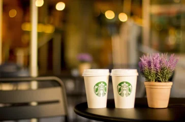 Jelang liburan, pegawai Starbucks di AS ancam mogok massal.