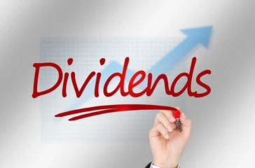 Dalam investasi saham, dividen menjadi salah satu hal yang sangat diperhatikan investor. Dividen merupakan pembagian keuntungan perusahaan kepada pemegang saham