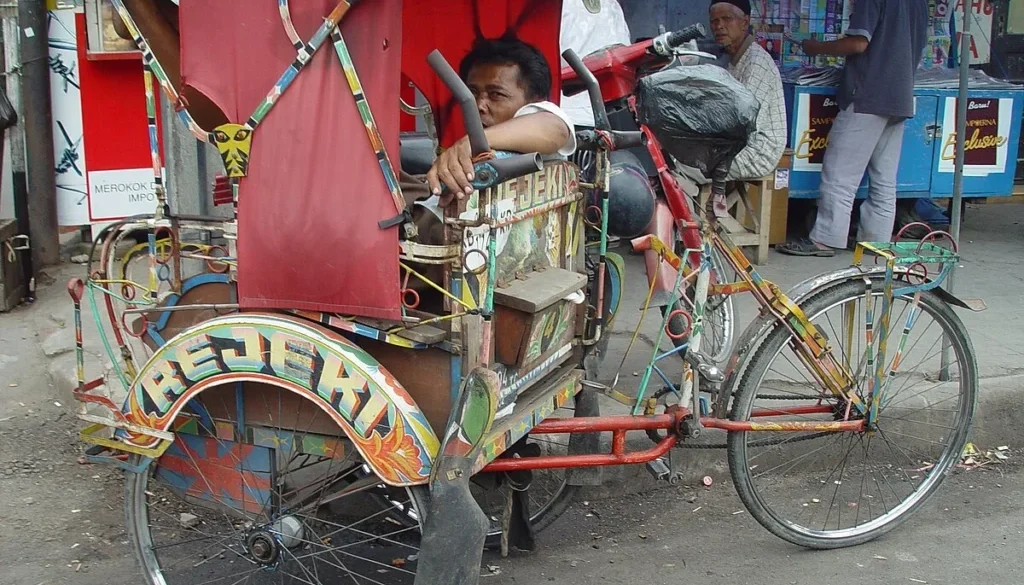Presiden Prabowo Subianto memberikan bantuan pengadaan becak listrik bagi para tukang becak lansia melalui Yayasan Gerakan Solidaritas Nasional (GSN).
