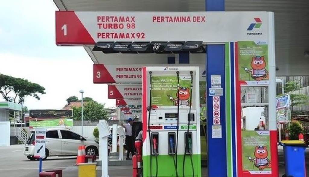 PT Pertamina Patra Niaga mencatat adanya perubahan pola konsumsi bahan bakar minyak (BBM) di masyarakat. Konsumsi Pertalite atau BBM bersubsidi RON 90 semakin menurun, sementara permintaan terhadap BBM non-subsidi, khususnya Pertamax Turbo, melonjak tajam.
