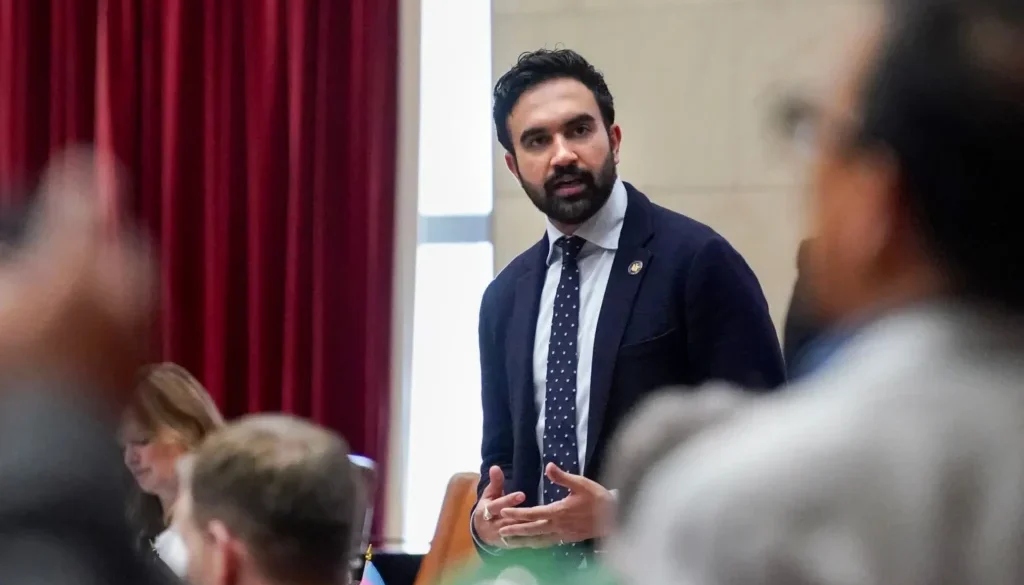 Setelah mencetak sejarah sebagai Wali Kota Muslim dan Asia Selatan pertama di New York, Zohran Mamdani terancam dicabut kewarganegaraannya.