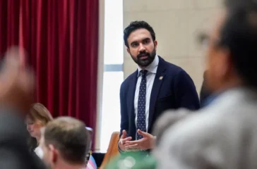 Setelah mencetak sejarah sebagai Wali Kota Muslim dan Asia Selatan pertama di New York, Zohran Mamdani terancam dicabut kewarganegaraannya.