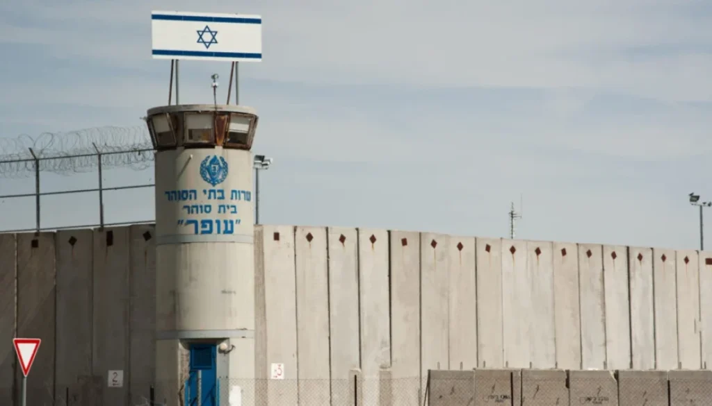 Penjara Israel yang menampung banyak tahanan Palestina, dan ada wacana hukuman mati untuk tahanan Palestina yang melawan Israel
