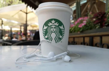 Starbucks lepas 60% kepemilikan sahamnya ke perusahaan investasi China.