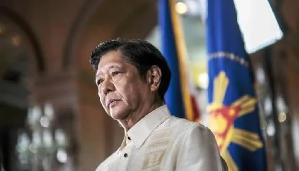 Puluhan ribu warga Filipina memenuhi Ibu Kota Manila pada Minggu, menuntut Presiden Ferdinand Marcos Jr. dan Wakil Presiden Sara Duterte mundur dari jabatan mereka.