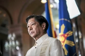 Puluhan ribu warga Filipina memenuhi Ibu Kota Manila pada Minggu, menuntut Presiden Ferdinand Marcos Jr. dan Wakil Presiden Sara Duterte mundur dari jabatan mereka.
