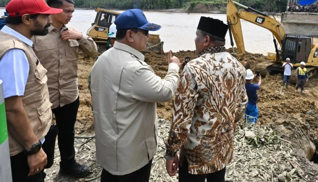 Presiden RI Prabowo Subianto menyampaikan bahwa pemerintah akan menghapus kredit usaha rakyat (KUR) bagi petani di Aceh yang terdampak banjir dan longsor.