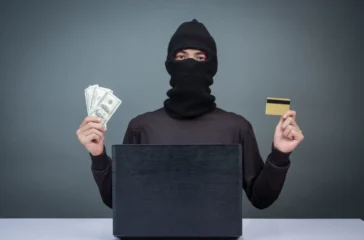 Maraknya kasus penipuan atau scamming di sektor keuangan membuat masyarakat harus semakin berhati-hati. Berdasarkan laporan Otoritas Jasa Keuangan (OJK).