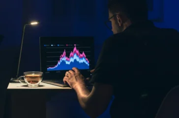 Mengenal Trader Saham dan Bedanya dengan Judi