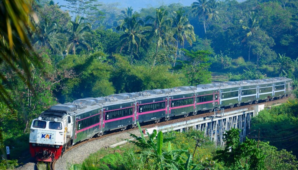 PT Kereta Api Indonesia (Persero) mengoperasikan sejumlah Kereta Api Tambahan pada masa Angkutan Natal 2025 dan Tahun Baru 2026 (Nataru)