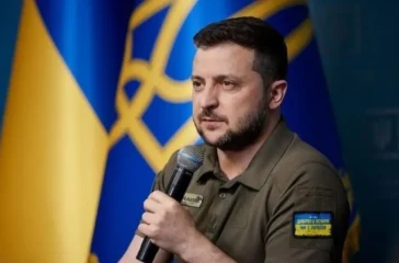 Presiden Ukraina Volodymyr Zelensky mengirim surat terbuka kepada Presiden Rusia Vladimir Putin yang berisi usulan pertemuan dan tawaran gencatan senjata.