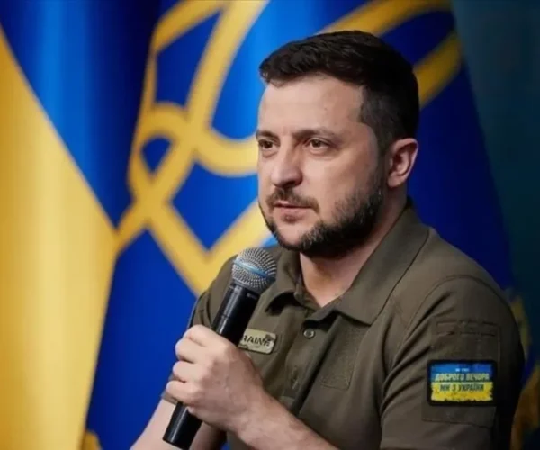 Presiden Ukraina Volodymyr Zelensky mengirim surat terbuka kepada Presiden Rusia Vladimir Putin yang berisi usulan pertemuan dan tawaran gencatan senjata.
