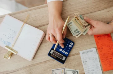 Tips Aman Liburan Akhir Tahun agar Keuangan Tetap Stabil