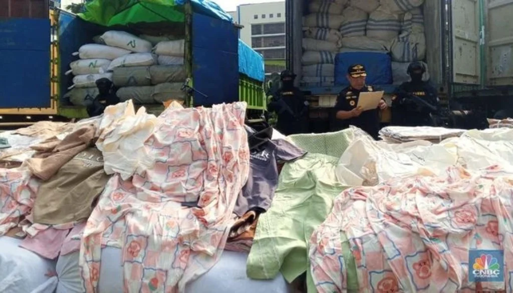 Bea Cukai Gagalkan Penyelundupan Garmen Ilegal Asal China di Tol Palembang-Lampung