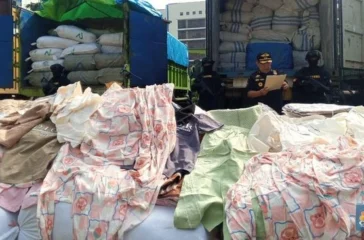 Bea Cukai Gagalkan Penyelundupan Garmen Ilegal Asal China di Tol Palembang-Lampung