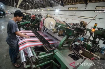 Industri Tekstil dan Produk Tekstil: Peluang dan Tantangan Menuju Kompetisi Global