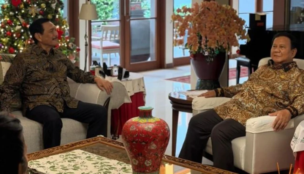 Presiden Prabowo Kunjungi Luhut di Hari Natal, Bahas Tarif AS hingga Tekankan Persatuan Bangsa