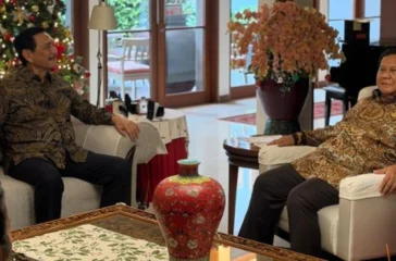 Presiden Prabowo Kunjungi Luhut di Hari Natal, Bahas Tarif AS hingga Tekankan Persatuan Bangsa