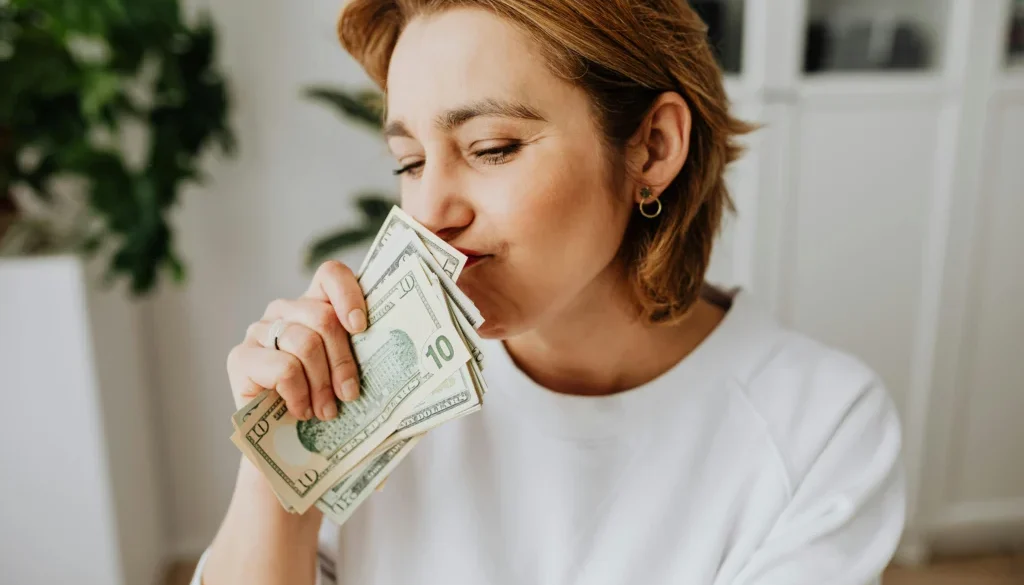 Beberapa Tips Sukses Menabung meski Gaji Kecil, Apa Saja?