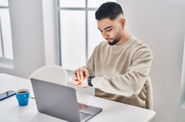 Strategi Trader Saham: Manajemen Risiko dan Jam yang Efektif