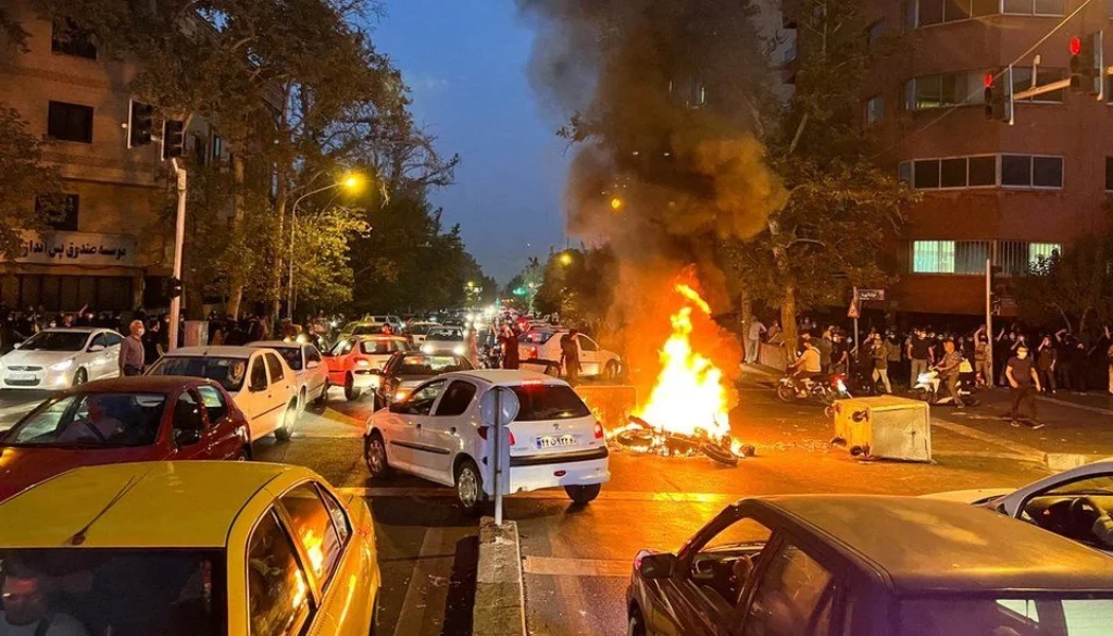 Tehran Waspada, Serangan AS Berpotensi Runtuhkan Iran?