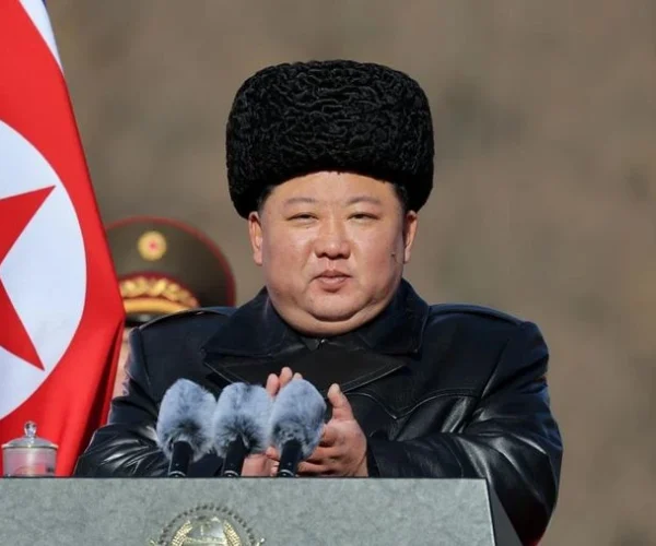 Korea Utara meluncurkan rudal balistik jarak pendek ke laut barat pada 26 Mei 2026. Aksi ini memicu ketegangan baru di Semenanjung Korea dan kecaman internasional.
