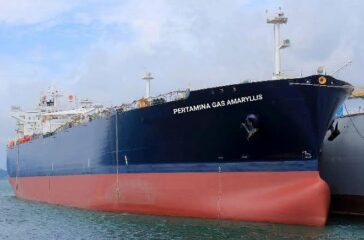 Kapal Pertamina masih tertahan di Selat Hormuz. Pemerintah melalui Kementerian ESDM menempuh jalur diplomatik untuk menyelesaikan masalah tersebut.