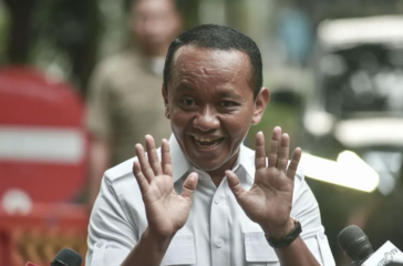 Iran terapkan kebijakan buka-tutup Selat Hormuz. Bahlil sebut kapal Indonesia masih negosiasi, namun pasokan energi nasional tetap aman.