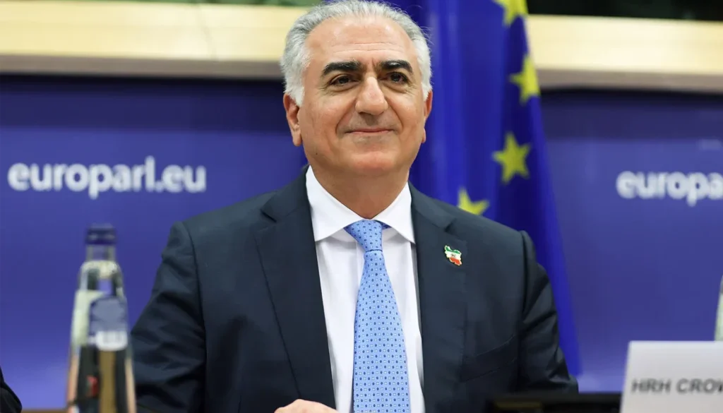 Reza Pahlavi bentuk komite masa depan Iran dipimpin Shirin Ebadi. Fokus pada keadilan bagi korban penindasan di tengah konflik terbaru.