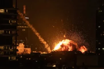 Dampak Perang Dunia 3 bisa picu inflasi, krisis pangan, hingga resesi global. Simak risiko ekonomi dan dampaknya bagi Indonesia di sini.