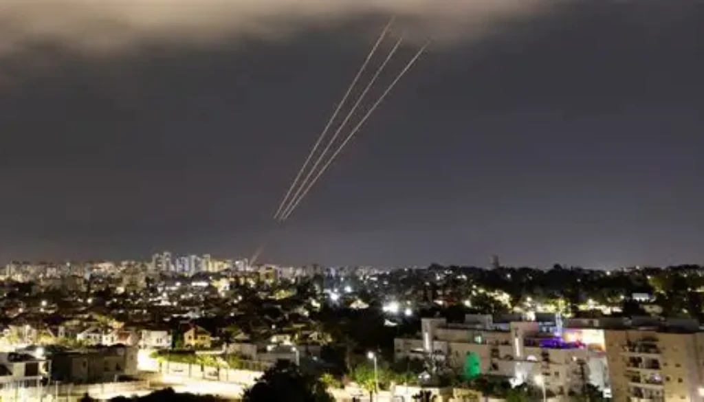 Drone Iran Serang Tangki BBM, Bandara Kuwait Dilalap Api