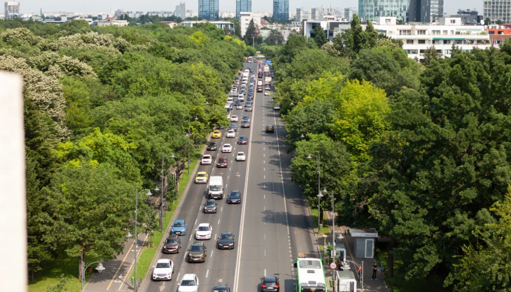 Pemerintah siapkan aturan WFH 1 hari seminggu usai Lebaran 2026 untuk ASN dan sektor tertentu guna efisiensi kerja dan penghematan BBM.