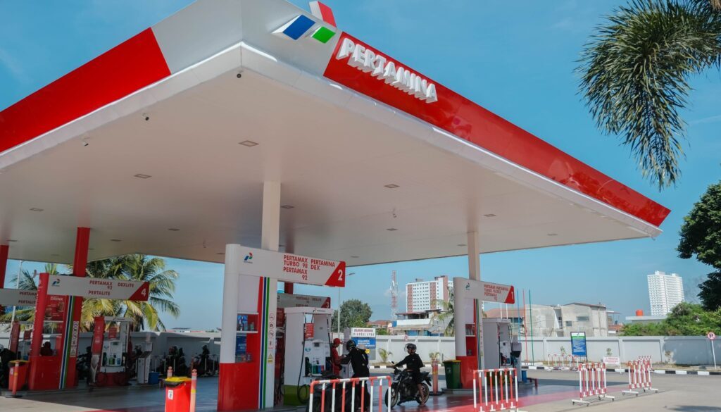 Harga BBM subsidi tetap hingga 31 Maret 2026. Isu kenaikan Pertamax Rp 17.850 dipastikan belum resmi, Pertamina minta masyarakat cek info resmi.