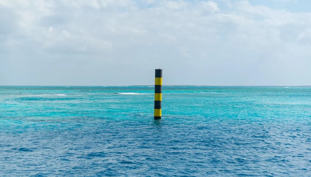 Selat Hormuz jadi jalur vital energi dunia. Sekitar 20% minyak global melintas, menjadikannya chokepoint strategis yang berpengaruh pada ekonomi global.