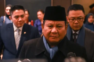 Presiden Prabowo menegaskan komitmen menjaga batas defisit APBN maksimal 3% dari PDB dan menolak menambah utang besar untuk dorong pertumbuhan ekonomi.