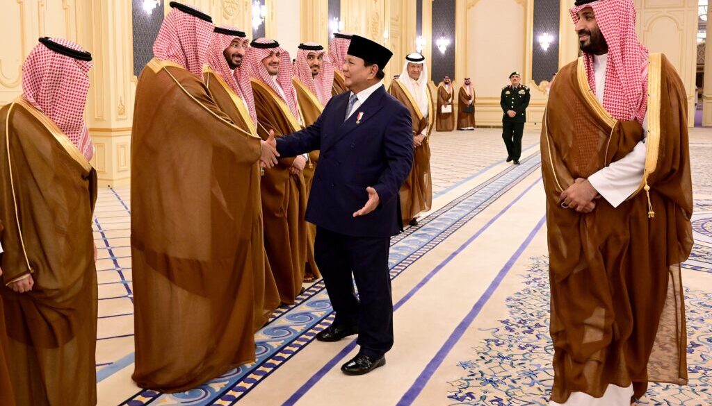 Presiden Prabowo menelepon Putra Mahkota Arab Mohammed bin Salman untuk membahas eskalasi militer di Timur Tengah dan menyerukan penghentian operasi militer.