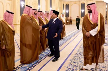 Presiden Prabowo menelepon Putra Mahkota Arab Mohammed bin Salman untuk membahas eskalasi militer di Timur Tengah dan menyerukan penghentian operasi militer.