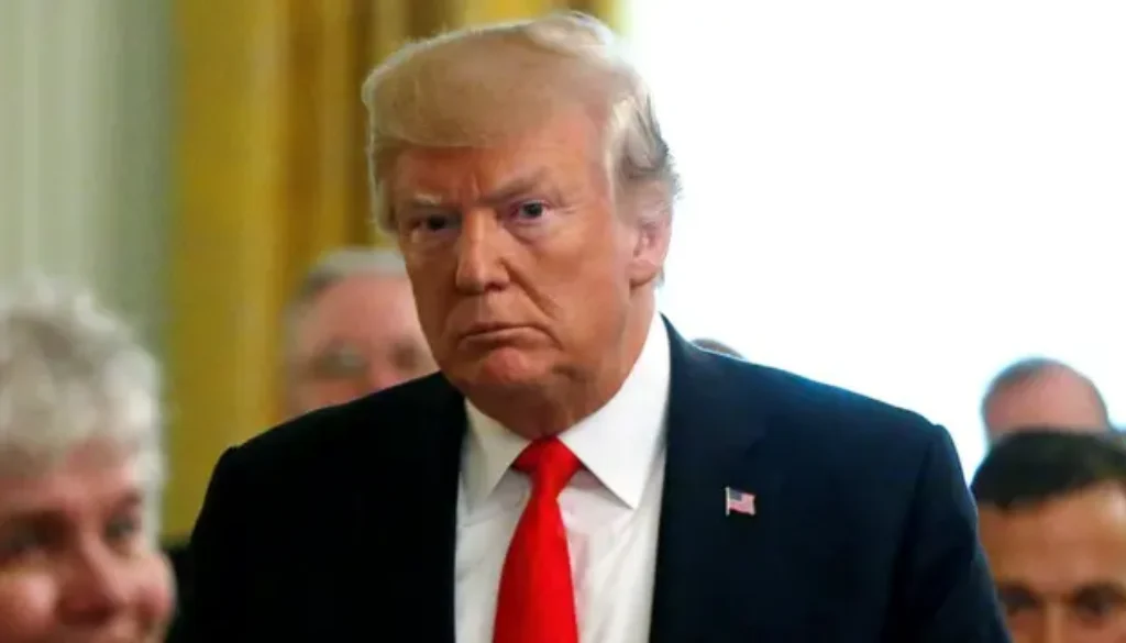 Presiden Donald Trump menyerukan sejumlah negara, termasuk China, Jepang, dan UK, mengirim kapal perang untuk menjaga Selat Hormuz terbuka di tengah konflik.