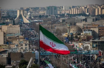 Konflik Iran picu lonjakan harga minyak hingga di atas 113 dollar AS per barel & tingkatkan risiko inflasi. Bank-bank sentral hadapi dilema kebijakan moneter.