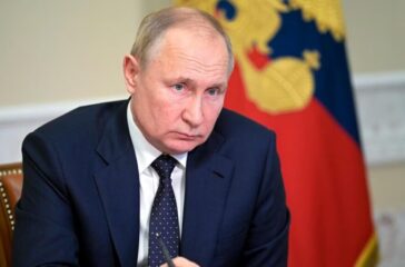 Rusia menolak jual minyak ke negara pendukung batas harga, sementara konflik Timur Tengah dan sanksi AS memicu lonjakan harga minyak global.