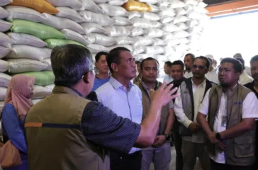 Mentan Amran Ungkap Stok Beras Tertinggi dalam Sejarah Usai Tinjau Gudang Bulog