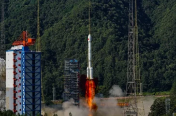 Iran menembak jatuh jet tempur AS awal April 2026. Dugaan penggunaan sistem satelit BeiDou China disebut meningkatkan akurasi serangan Iran.
