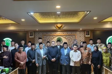 Iran berkomitmen mempermudah kapal tanker Indonesia melintasi Selat Hormuz. Dua kapal Pertamina masih menunggu izin di tengah situasi konflik.